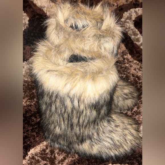Cute Faux Raccoon Fur Boots - Picture 3 of 4
